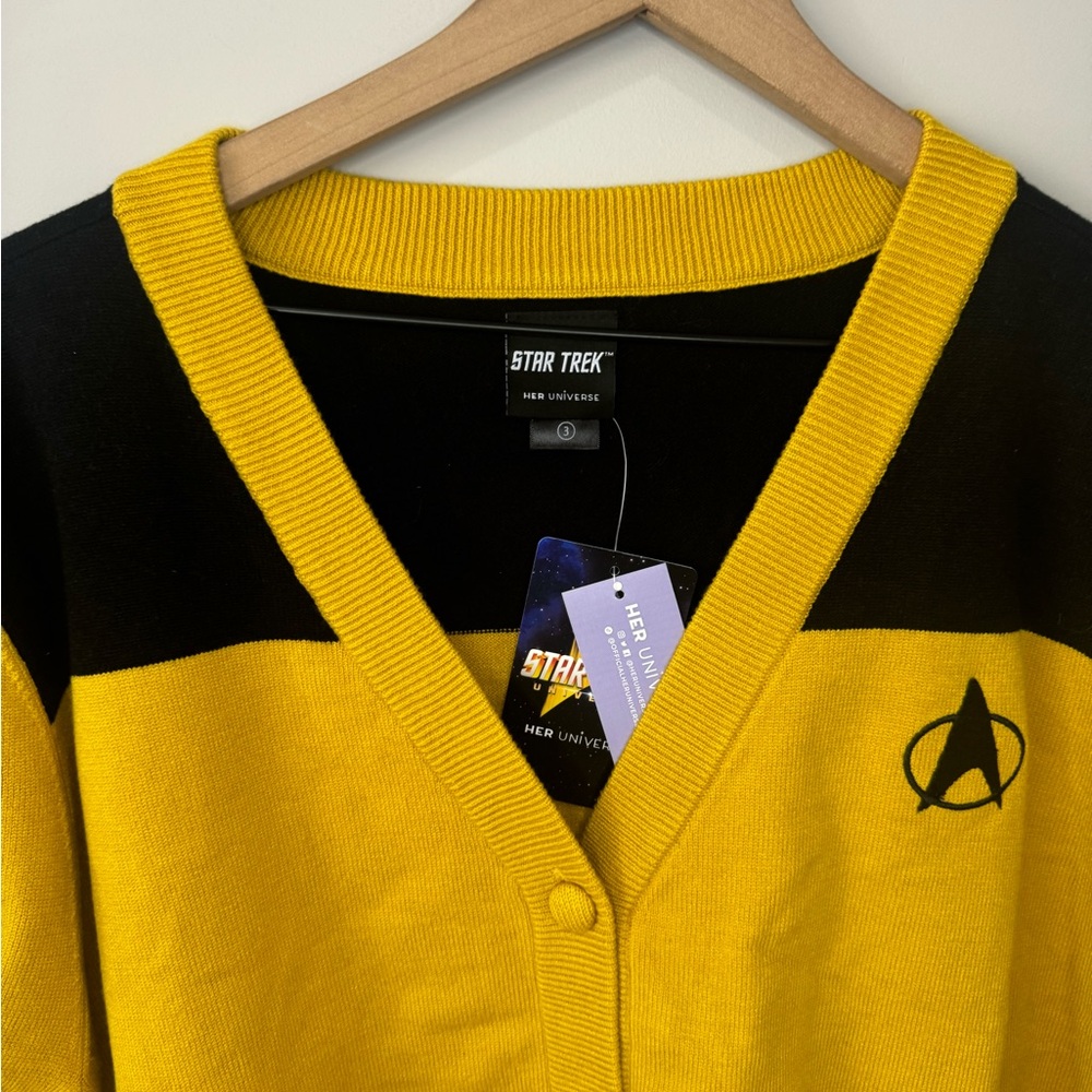 Her Universe Yellow Uniform short sleeve V neck cardigan sweater size 3X women - Picture 3 of 9